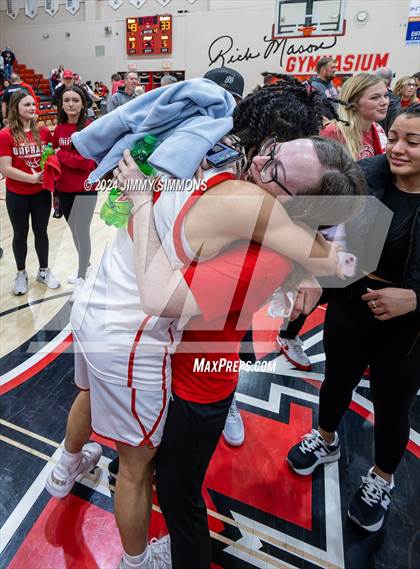 Thumbnail 3 in Mt. Vernon vs. Centralia (IHSA 3A Sectional Final) photogallery.