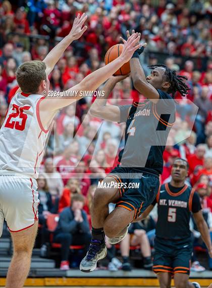 Thumbnail 2 in Mt. Vernon vs. Centralia (IHSA 3A Sectional Final) photogallery.