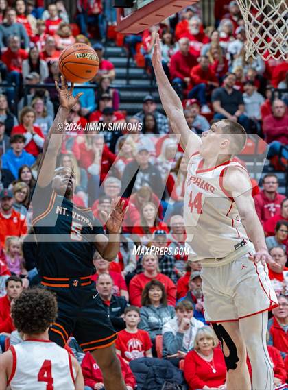 Thumbnail 3 in Mt. Vernon vs. Centralia (IHSA 3A Sectional Final) photogallery.