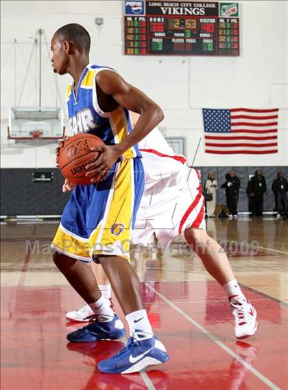 Thumbnail 2 in Mater Dei vs. Gahr (Pangos Dream Classic) photogallery.