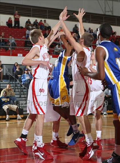 Thumbnail 1 in Mater Dei vs. Gahr (Pangos Dream Classic) photogallery.