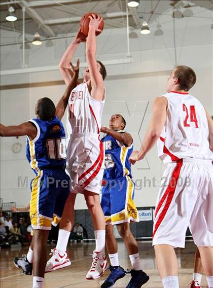 Thumbnail 1 in Mater Dei vs. Gahr (Pangos Dream Classic) photogallery.