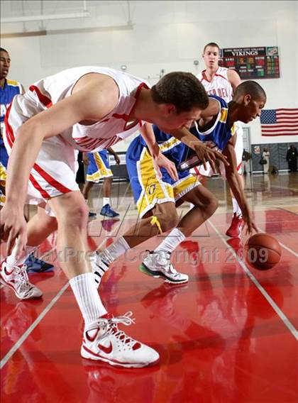 Thumbnail 2 in Mater Dei vs. Gahr (Pangos Dream Classic) photogallery.