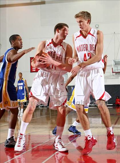 Thumbnail 2 in Mater Dei vs. Gahr (Pangos Dream Classic) photogallery.