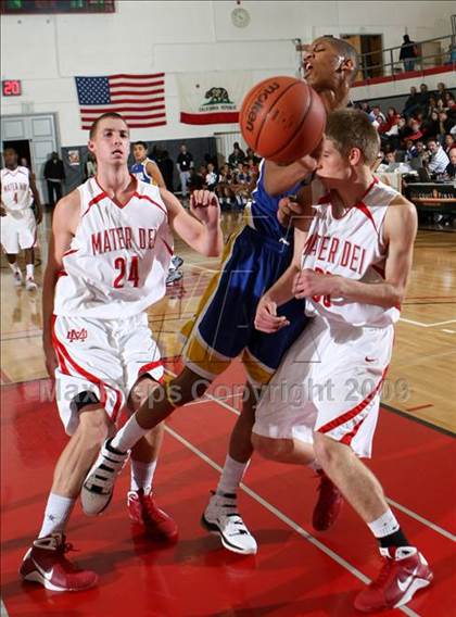 Thumbnail 3 in Mater Dei vs. Gahr (Pangos Dream Classic) photogallery.