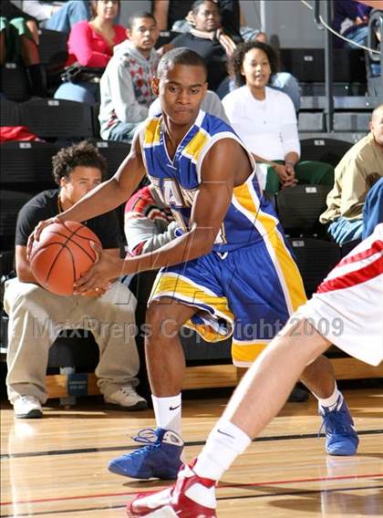 Thumbnail 1 in Mater Dei vs. Gahr (Pangos Dream Classic) photogallery.
