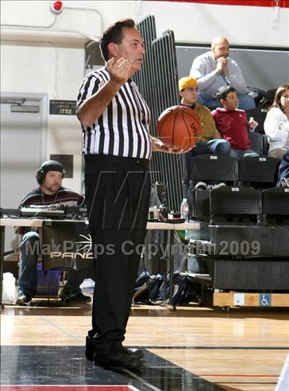 Thumbnail 2 in Mater Dei vs. Gahr (Pangos Dream Classic) photogallery.