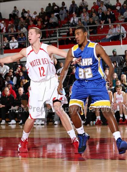 Thumbnail 3 in Mater Dei vs. Gahr (Pangos Dream Classic) photogallery.