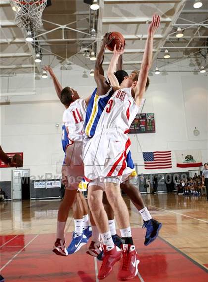 Thumbnail 1 in Mater Dei vs. Gahr (Pangos Dream Classic) photogallery.