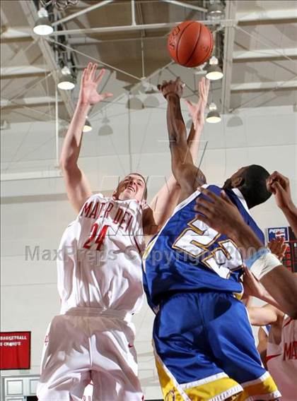 Thumbnail 2 in Mater Dei vs. Gahr (Pangos Dream Classic) photogallery.