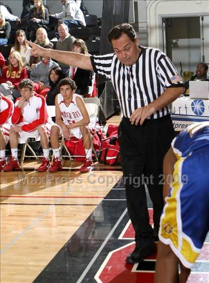 Thumbnail 2 in Mater Dei vs. Gahr (Pangos Dream Classic) photogallery.
