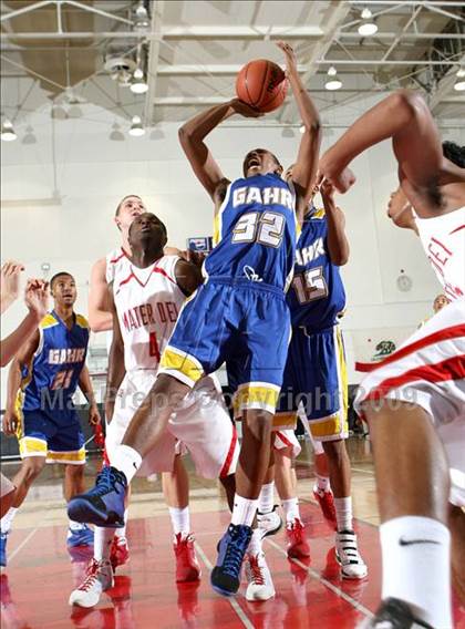 Thumbnail 2 in Mater Dei vs. Gahr (Pangos Dream Classic) photogallery.