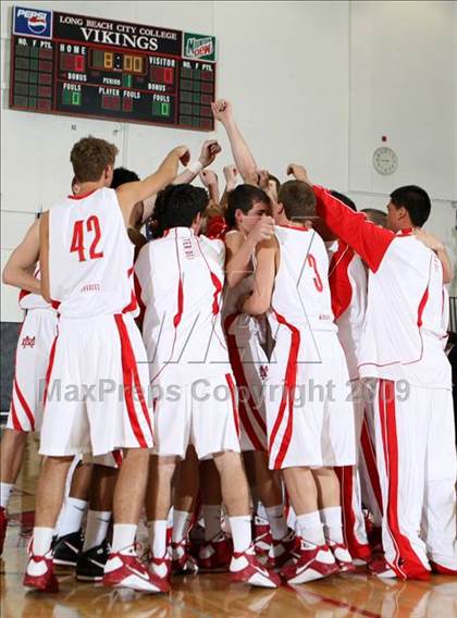 Thumbnail 2 in Mater Dei vs. Gahr (Pangos Dream Classic) photogallery.