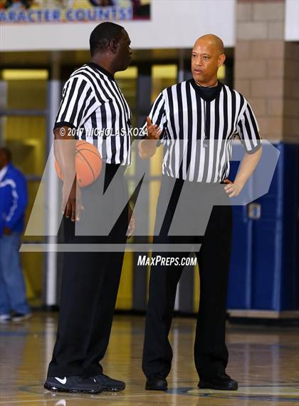 Thumbnail 3 in Cantwell-Sacred Heart vs. Narbonne (MLK Day Showdown) photogallery.