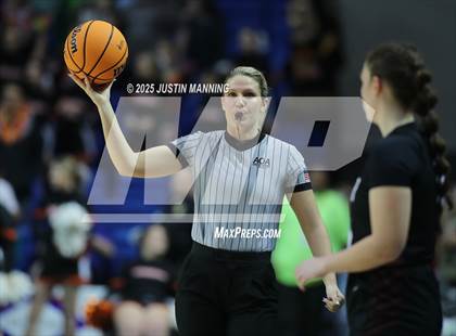Thumbnail 3 in Dover vs. Lamar (AAA 3A State Final) photogallery.