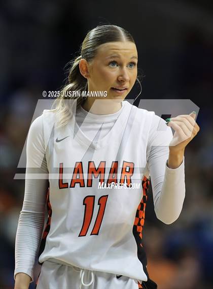 Thumbnail 2 in Dover vs. Lamar (AAA 3A State Final) photogallery.
