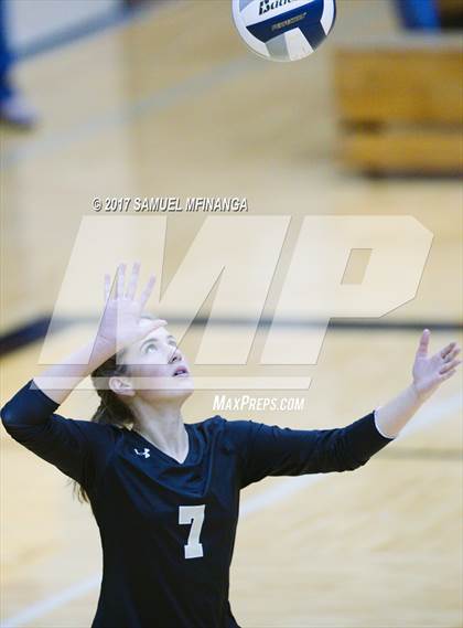 Thumbnail 3 in Lincoln Southwest vs. Lincoln Southeast (Heartland Athletic Conference) photogallery.