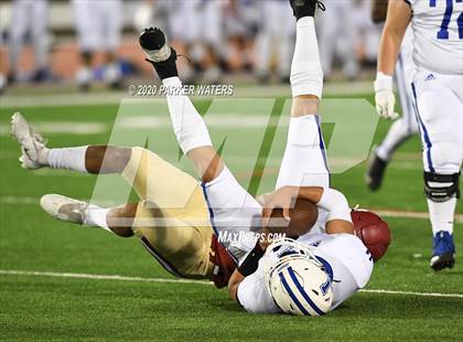 Thumbnail 2 in Brother Martin vs. Jesuit photogallery.