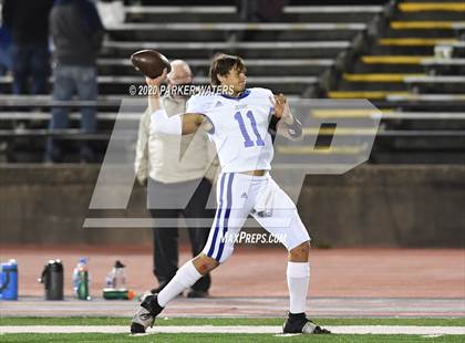 Thumbnail 3 in Brother Martin vs. Jesuit photogallery.