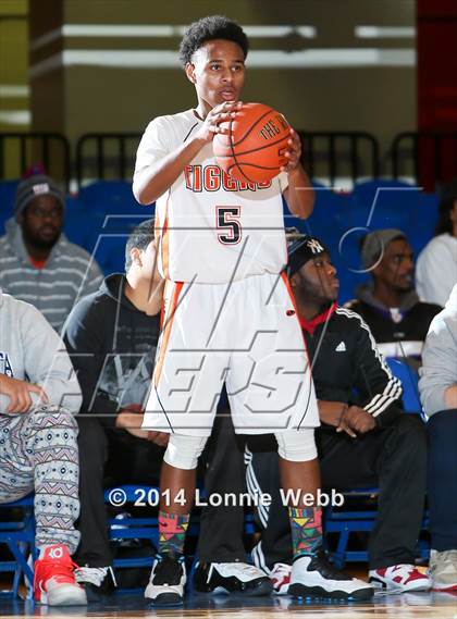 Thumbnail 2 in Greece Athena vs Spring Valley (Slam Dunk Tournament) photogallery.