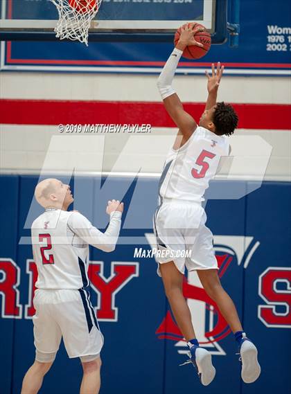 Thumbnail 2 in Grimsley @ Terry Sanford photogallery.