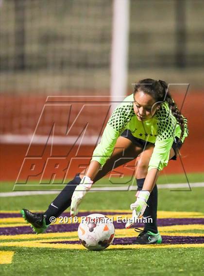 Thumbnail 2 in Skyline vs. Issaquah photogallery.