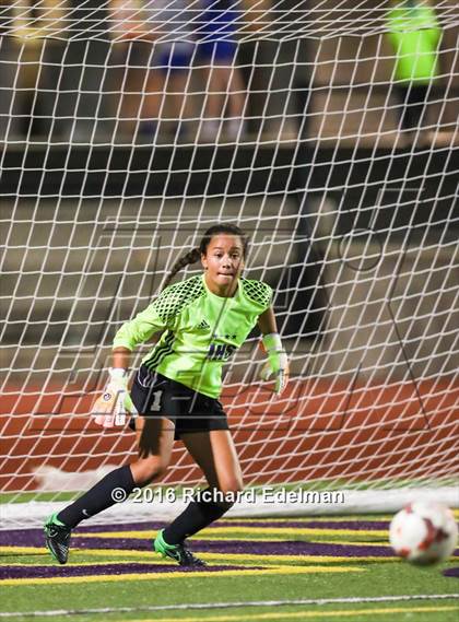 Thumbnail 3 in Skyline vs. Issaquah photogallery.