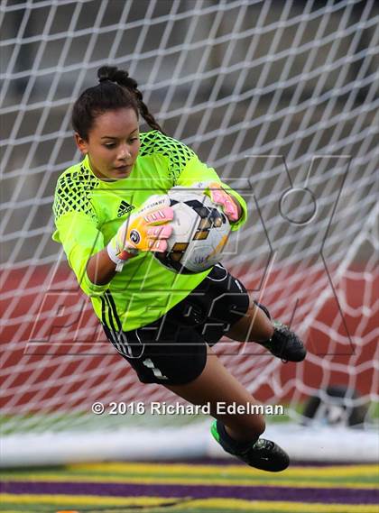 Thumbnail 2 in Skyline vs. Issaquah photogallery.