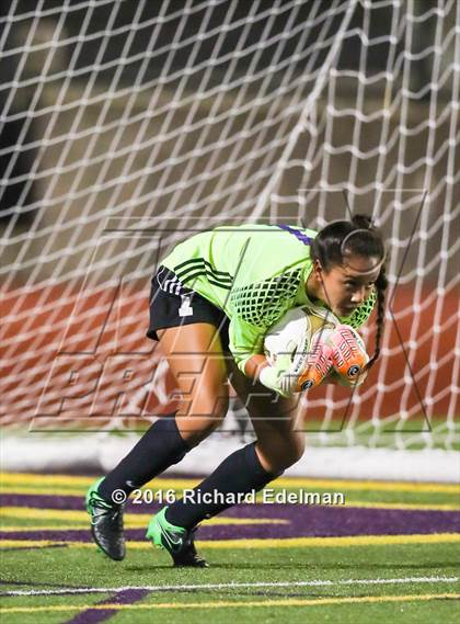 Thumbnail 1 in Skyline vs. Issaquah photogallery.