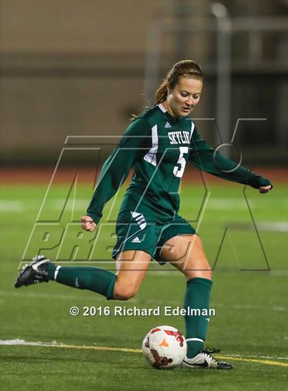 Thumbnail 2 in Skyline vs. Issaquah photogallery.