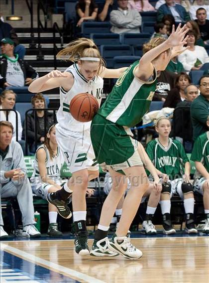 Thumbnail 3 in La Costa Canyon vs Poway (SDS D1 Final) photogallery.