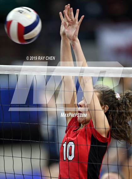Thumbnail 3 in Fleming vs. La Veta (CHSAA 1A State Playoff) photogallery.