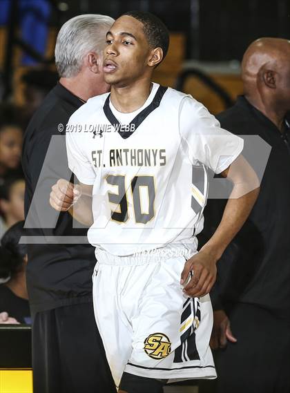 Thumbnail 2 in Trinity Catholic vs St. Anthony's (New York Holiday Invitational) photogallery.