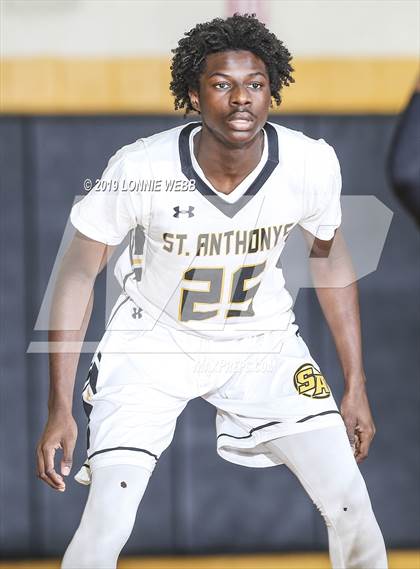 Thumbnail 1 in Trinity Catholic vs St. Anthony's (New York Holiday Invitational) photogallery.