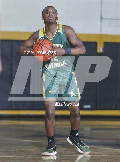 Thumbnail 2 in Trinity Catholic vs St. Anthony's (New York Holiday Invitational) photogallery.