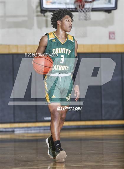 Thumbnail 2 in Trinity Catholic vs St. Anthony's (New York Holiday Invitational) photogallery.