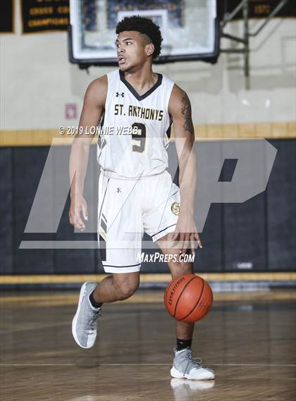Thumbnail 3 in Trinity Catholic vs St. Anthony's (New York Holiday Invitational) photogallery.
