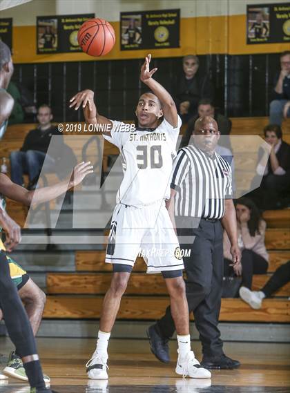 Thumbnail 1 in Trinity Catholic vs St. Anthony's (New York Holiday Invitational) photogallery.