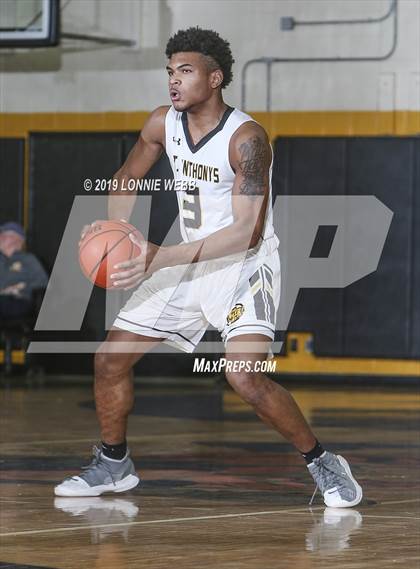 Thumbnail 2 in Trinity Catholic vs St. Anthony's (New York Holiday Invitational) photogallery.
