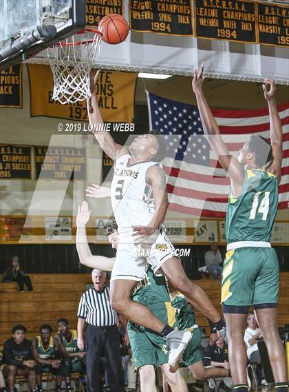 Thumbnail 2 in Trinity Catholic vs St. Anthony's (New York Holiday Invitational) photogallery.