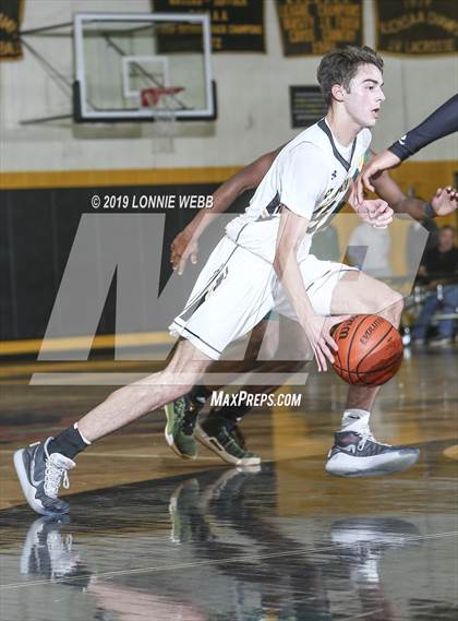 Thumbnail 3 in Trinity Catholic vs St. Anthony's (New York Holiday Invitational) photogallery.