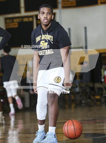 Thumbnail 2 in Trinity Catholic vs St. Anthony's (New York Holiday Invitational) photogallery.