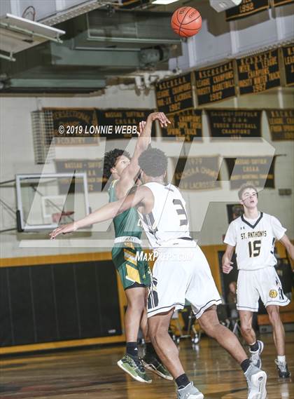 Thumbnail 3 in Trinity Catholic vs St. Anthony's (New York Holiday Invitational) photogallery.