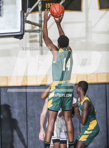 Thumbnail 2 in Trinity Catholic vs St. Anthony's (New York Holiday Invitational) photogallery.