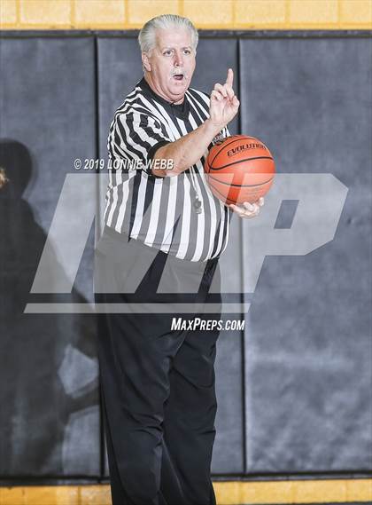 Thumbnail 2 in Trinity Catholic vs St. Anthony's (New York Holiday Invitational) photogallery.