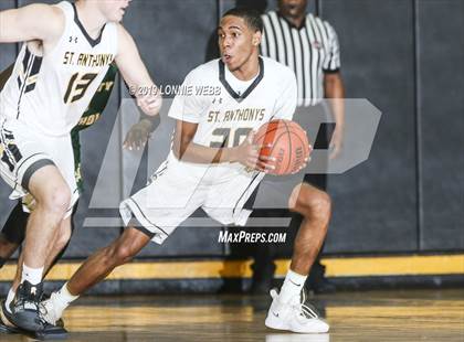 Thumbnail 3 in Trinity Catholic vs St. Anthony's (New York Holiday Invitational) photogallery.