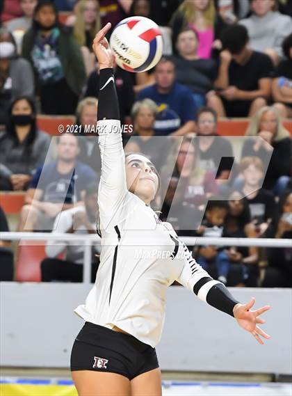 Thumbnail 1 in Hamilton vs. O'Connor (AIA 6A Final)  photogallery.