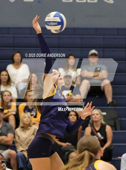 Thumbnail 2 in Oak Ridge @ Vista del Lago photogallery.