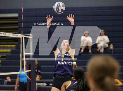 Thumbnail 2 in Oak Ridge @ Vista del Lago photogallery.