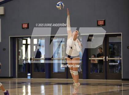 Thumbnail 1 in Oak Ridge @ Vista del Lago photogallery.